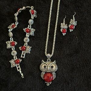 Gorgeous marbled red stone Owl Set of Necklace, Bracelet & Ear’gs w/ Spklg Eyes